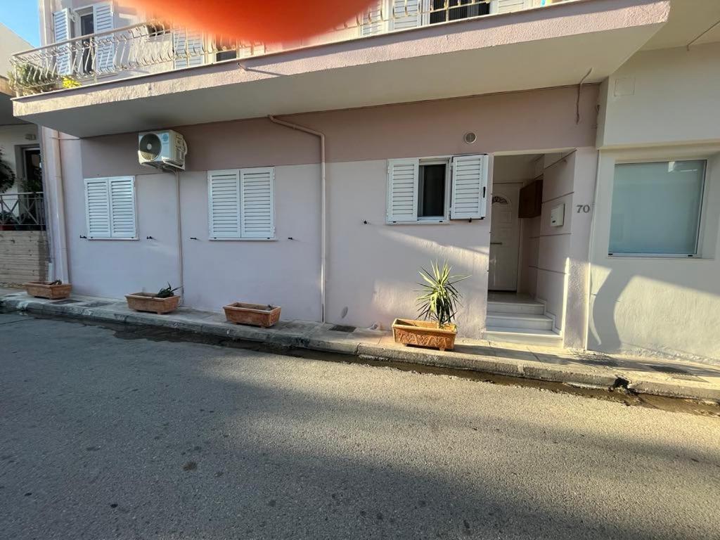 Elena S Apartment Megara Luaran gambar